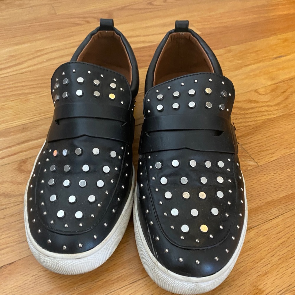 Report slide gem sneakers